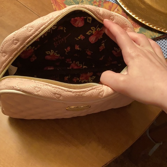 Blush pink Betsy Johnson makeup bag - Picture 2 of 3